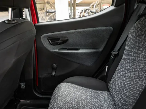 Lancia Ypsilon 1.0 firefly hybrid Silver s&s 70cv - Immagine 28