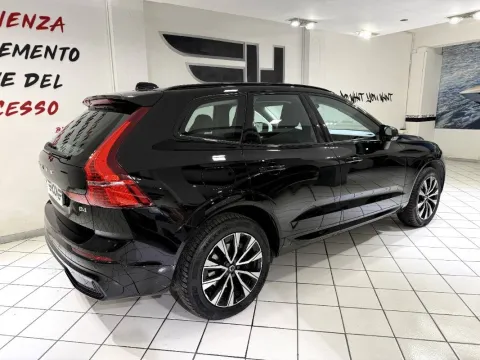 Volvo XC60 2.0 b4 Plus Dark auto - Immagine 8