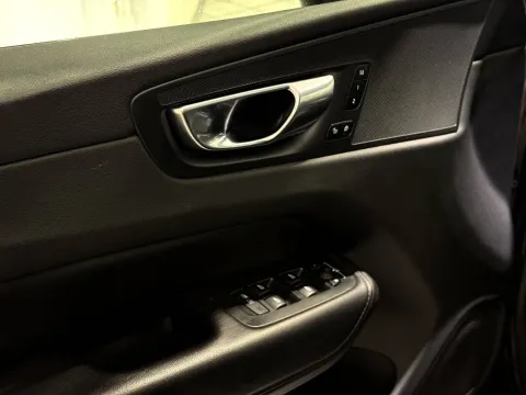 Volvo XC60 2.0 b4 Plus Dark auto - Immagine 12