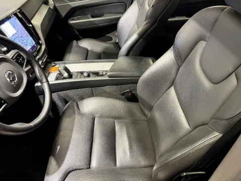 Volvo XC60 2.0 b4 Plus Dark auto - Immagine 14