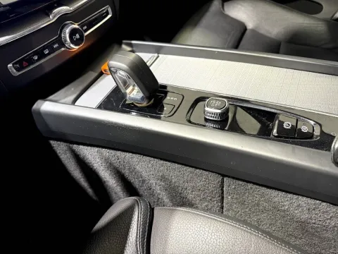 Volvo XC60 2.0 b4 Plus Dark auto - Immagine 18