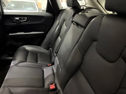 Volvo XC60 2.0 b4 Plus Dark auto - Immagine 19