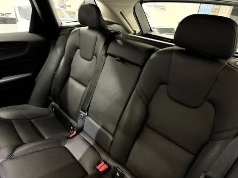 Volvo XC60 2.0 b4 Plus Dark auto - Immagine 20