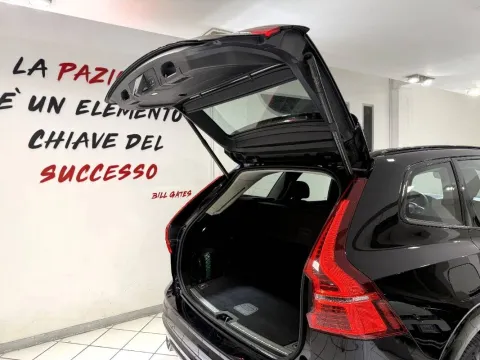 Volvo XC60 2.0 b4 Plus Dark auto - Immagine 25