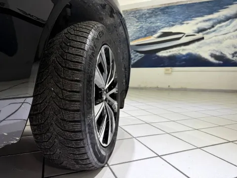 Volvo XC60 2.0 b4 Plus Dark auto - Immagine 26