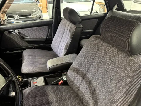 Mercedes E 200 - Immagine 13