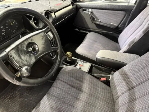 Mercedes E 200 - Immagine 14
