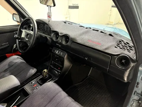 Mercedes E 200 - Immagine 21