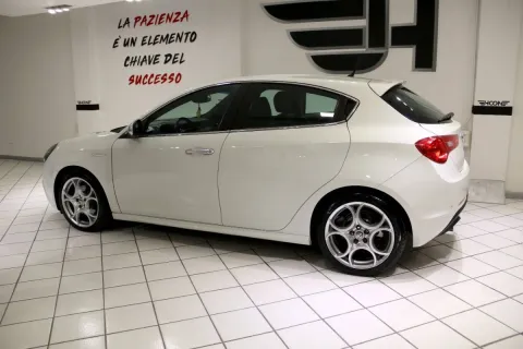 Alfa Romeo Giulietta 1.4 t. m.air Distinctive 170cv - Immagine 4