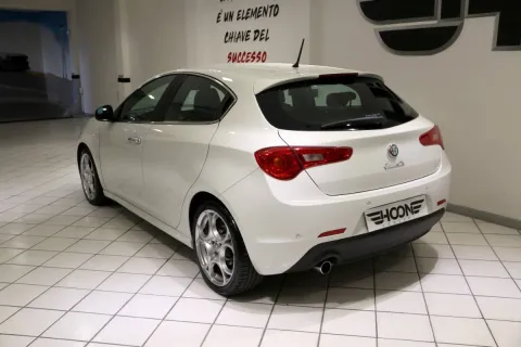 Alfa Romeo Giulietta 1.4 t. m.air Distinctive 170cv - Immagine 5