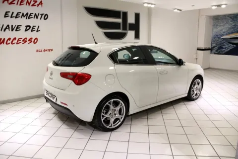 Alfa Romeo Giulietta 1.4 t. m.air Distinctive 170cv - Immagine 8