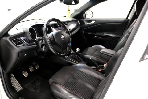 Alfa Romeo Giulietta 1.4 t. m.air Distinctive 170cv - Immagine 13