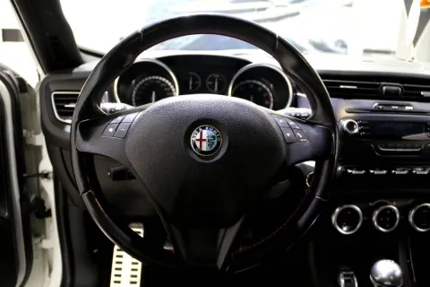 Alfa Romeo Giulietta 1.4 t. m.air Distinctive 170cv - Immagine 15