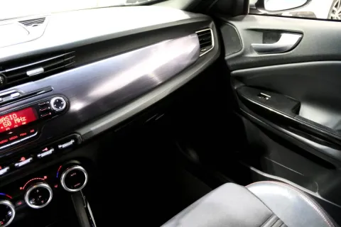 Alfa Romeo Giulietta 1.4 t. m.air Distinctive 170cv - Immagine 18