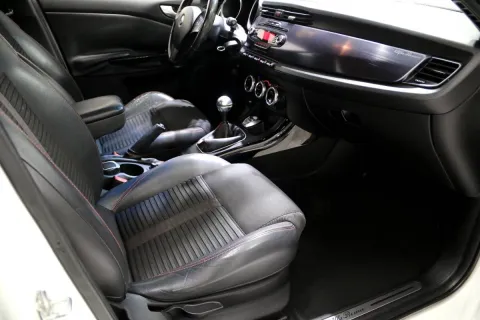 Alfa Romeo Giulietta 1.4 t. m.air Distinctive 170cv - Immagine 24