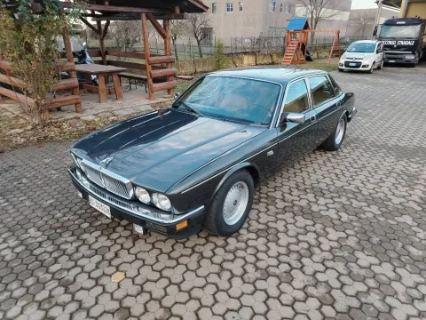 Jaguar XJ6 4.0 Daimler cat. - Immagine 1