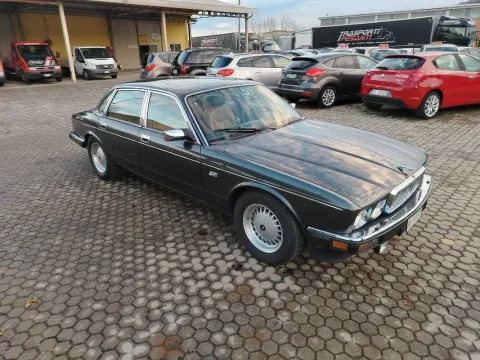 Jaguar XJ6 4.0 Daimler cat. - Immagine 2