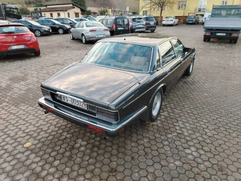 Jaguar XJ6 4.0 Daimler cat. - Immagine 3