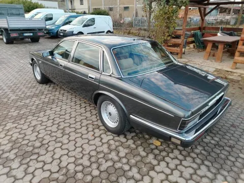 Jaguar XJ6 4.0 Daimler cat. - Immagine 4