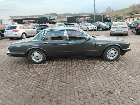 Jaguar XJ6 4.0 Daimler cat. - Immagine 7