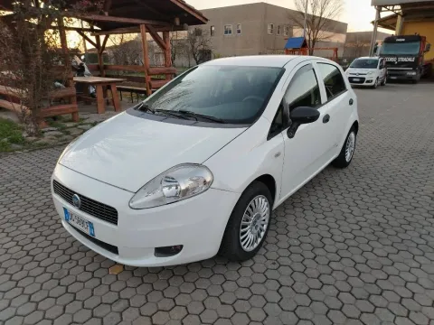 Fiat Grande Punto 5p 1.4 Dynamic 77cv - Immagine 1