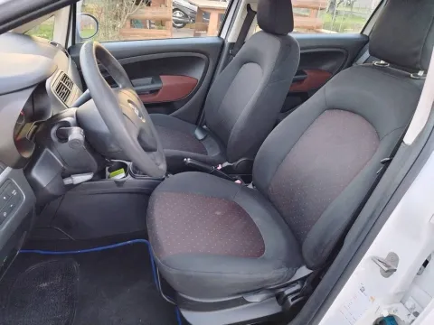 Fiat Grande Punto 5p 1.4 Dynamic 77cv - Immagine 9