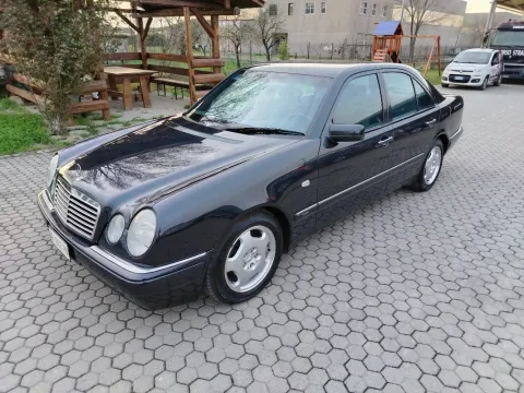 Mercedes E 200 Avantgarde - Immagine 1