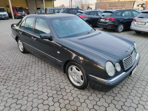 Mercedes E 200 Avantgarde - Immagine 2