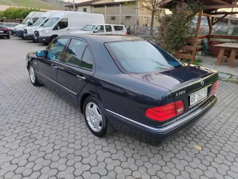 Mercedes E 200 Avantgarde - Immagine 4