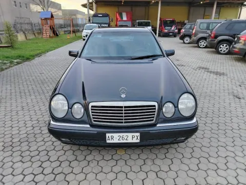 Mercedes E 200 Avantgarde - Immagine 5