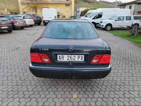 Mercedes E 200 Avantgarde - Immagine 6