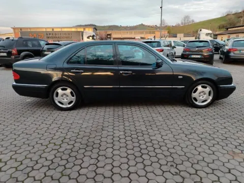 Mercedes E 200 Avantgarde - Immagine 7