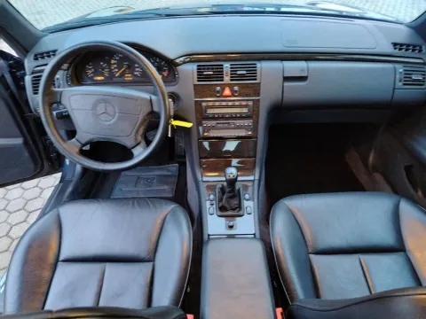 Mercedes E 200 Avantgarde - Immagine 11