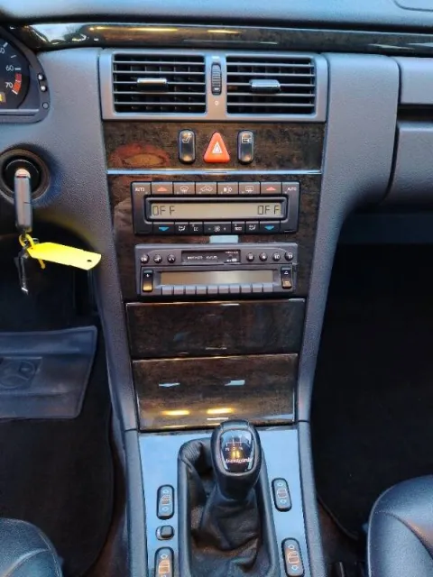 Mercedes E 200 Avantgarde - Immagine 14