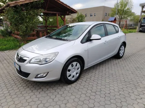 Opel Astra 5p 1.7 cdti Cosmo 110cv - Immagine 1