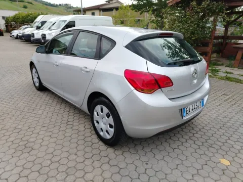 Opel Astra 5p 1.7 cdti Cosmo 110cv - Immagine 4
