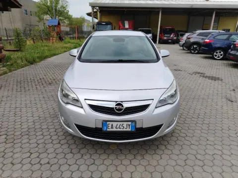 Opel Astra 5p 1.7 cdti Cosmo 110cv - Immagine 5