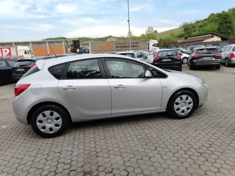 Opel Astra 5p 1.7 cdti Cosmo 110cv - Immagine 7