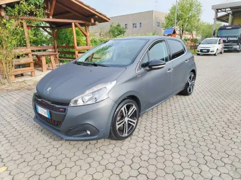 Peugeot 208 5p 1.6 bluehdi GT Line s&s 120cv - Immagine 1