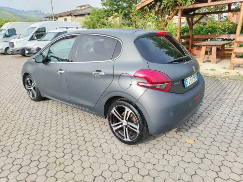 Peugeot 208 5p 1.6 bluehdi GT Line s&s 120cv - Immagine 4