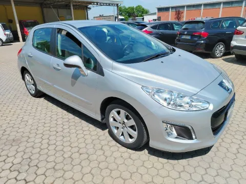 Peugeot 308 5p 1.6 e-hdi 8v Access s&s 112cv - Immagine 2