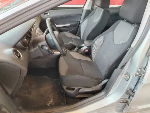 Peugeot 308 5p 1.6 e-hdi 8v Access s&s 112cv - Immagine 9