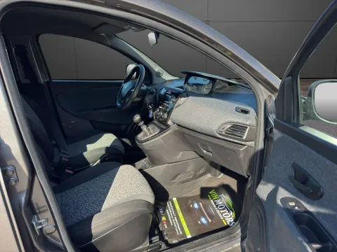 Lancia Ypsilon 1.2 MonogRam Gpl 69cv - Immagine 16
