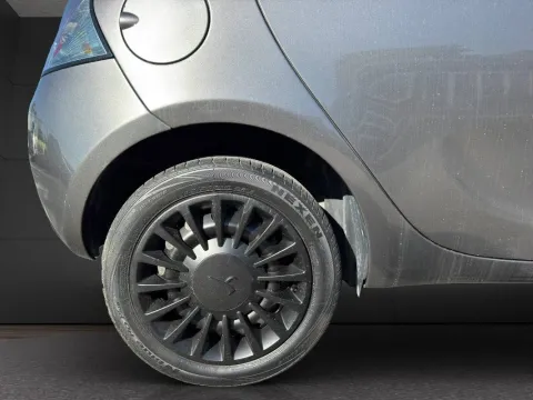 Lancia Ypsilon 1.2 MonogRam Gpl 69cv - Immagine 19