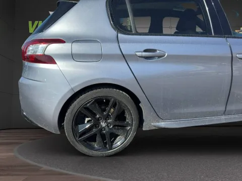 Peugeot 308 5p 1.5 bluehdi GT Line s&s 130cv eat8 - Immagine 19