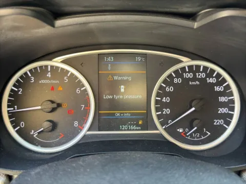 Nissan Micra 0.9 Tekna 90cv - Immagine 12