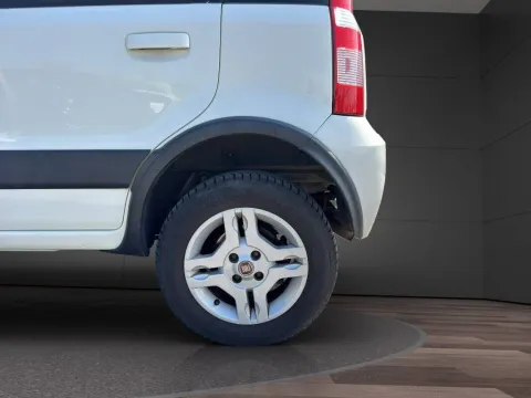 Fiat Panda 1.3 mjt 16v Climbing 4x4 75cv my12 - Immagine 17