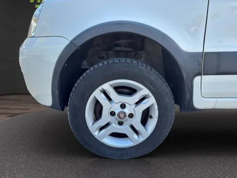 Fiat Panda 1.3 mjt 16v Climbing 4x4 75cv my12 - Immagine 18