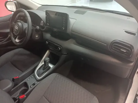 Toyota Yaris 1.5h Active - Immagine 28