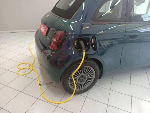 Fiat 500e 3+1 42 kWh La Prima - Immagine 12